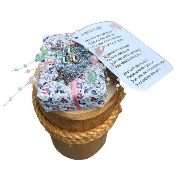 Handcrafted, Embellished, Fabric Wrapped Gift Box - Picture 5 of 8